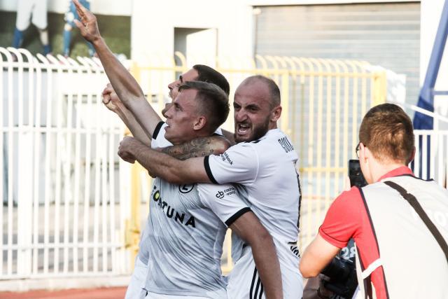 巴萨官方：费兰-托雷斯参加部分合练